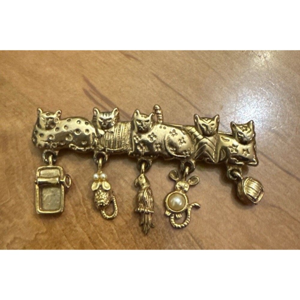Vtg Signed AJC 5-Cats Bar Pin W/Sardine Can Mice Bird Yarn Dangle Charms 2.5”